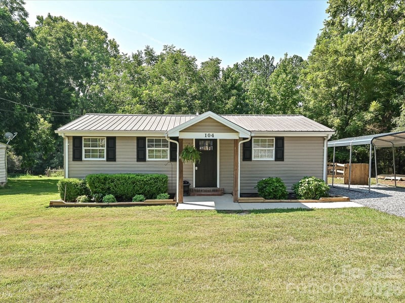 104 Dunlap Street, Waxhaw, NC - 1 bed, 1 bath, 732 sqft - $200,000