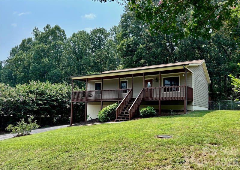 21 Ashwood Drive, Asheville, NC - 3 beds, 2 baths, 1,092 sqft - $419,000