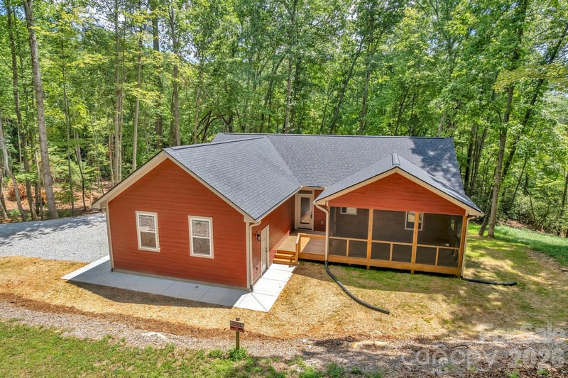 63 Abbey Lane, Hendersonville, NC - 3 beds, 2 baths, 1,623 sqft - $544,000