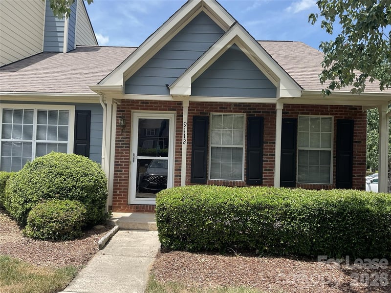 9112 Four Mile Creek Road, Charlotte, NC - 2 beds, 2 baths, 1,092 sqft - $1,695