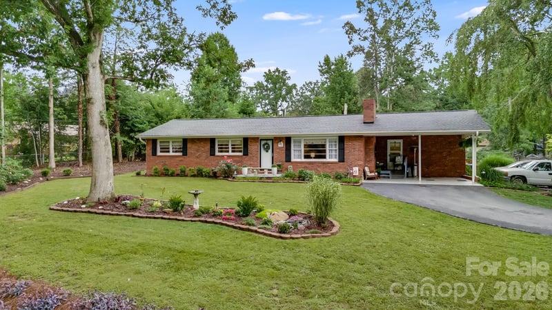95 Pensacola Avenue, Arden, NC - 3 beds, 2 baths, 1,659 sqft - $459,500