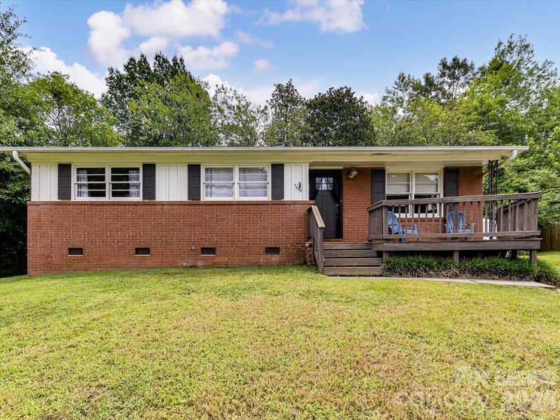 7109 Rockcliff Court, Charlotte, NC - 3 beds, 1.5 baths, 1,170 sqft - $2,000