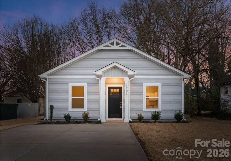 1922 Wilson W Lee Boulevard, Statesville, NC - 2 beds, 1 bath, 784 sqft - $185,250