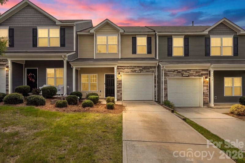 5516 John Mcdowell Place Apt 2504, Charlotte, NC - 2 beds, 2.5 baths, 1,355 sqft - $298,000