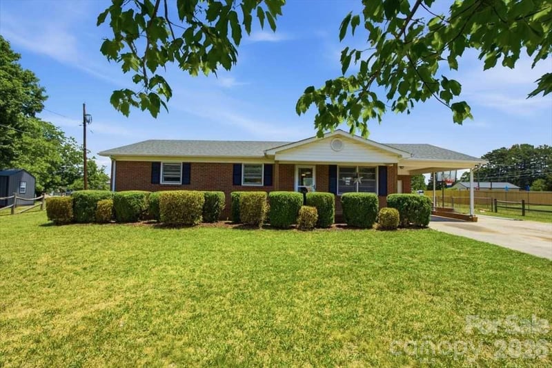 990 Colonial Drive, China Grove, NC - 3 beds, 1.5 baths, 1,400 sqft - $316,000
