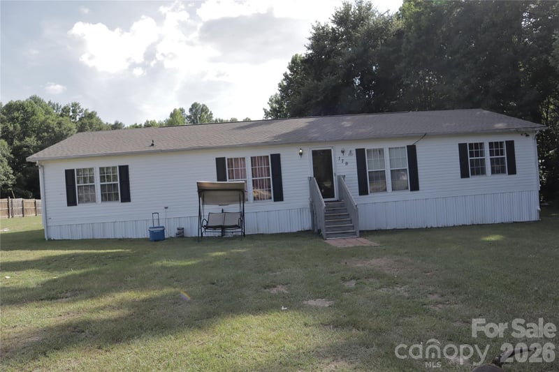 179 W Hilltop Lane, Jefferson, SC - 3 beds, 2 baths, 1,790 sqft - $250,000
