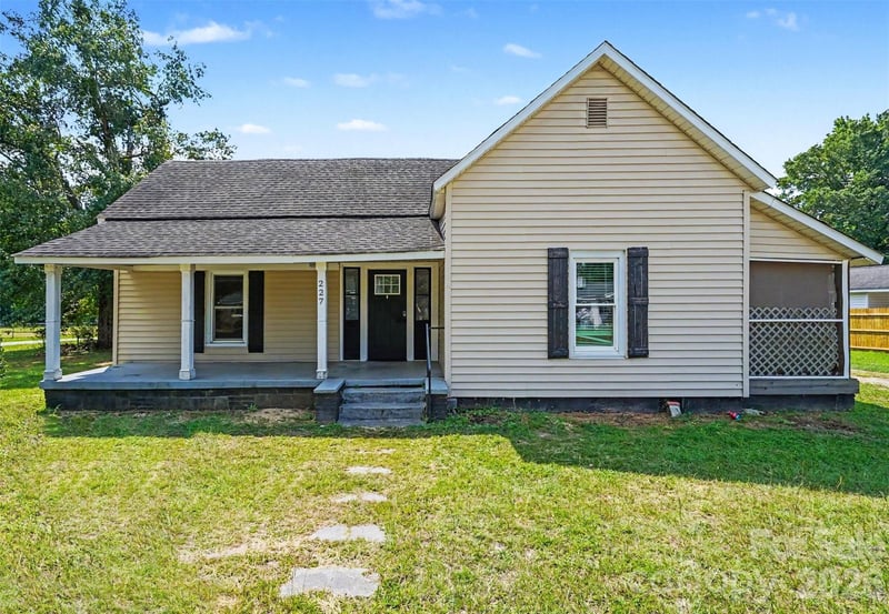 227 Cauthen Street, Heath Springs, SC - 3 beds, 2 baths, 1,907 sqft - $190,000