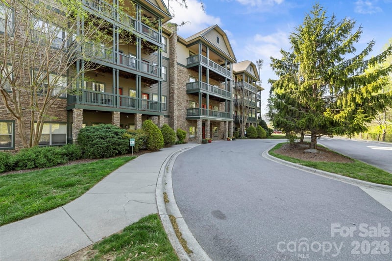 9 Kenilworth Knolls Apt 303, Asheville, NC - 1 bed, 1 bath, 995 sqft - $219,500