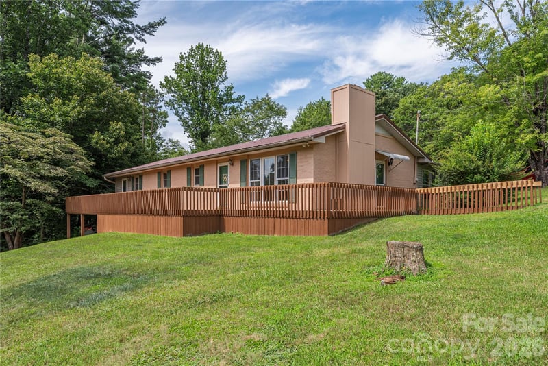 69 Emerald Lane, Hendersonville, NC - 3 beds, 2 baths, 1,676 sqft - $429,000