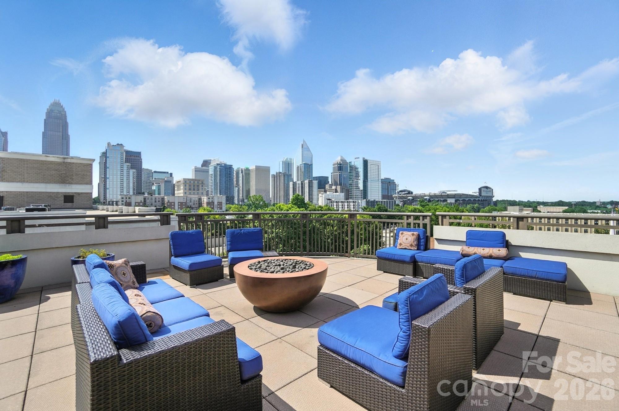 718 W Trade Street Apt 302, Charlotte, NC. property listing photo