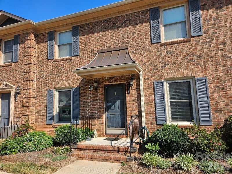 221 Pointe Circle, Rock Hill, SC - 2 beds, 2 baths, 1,343 sqft - $249,900