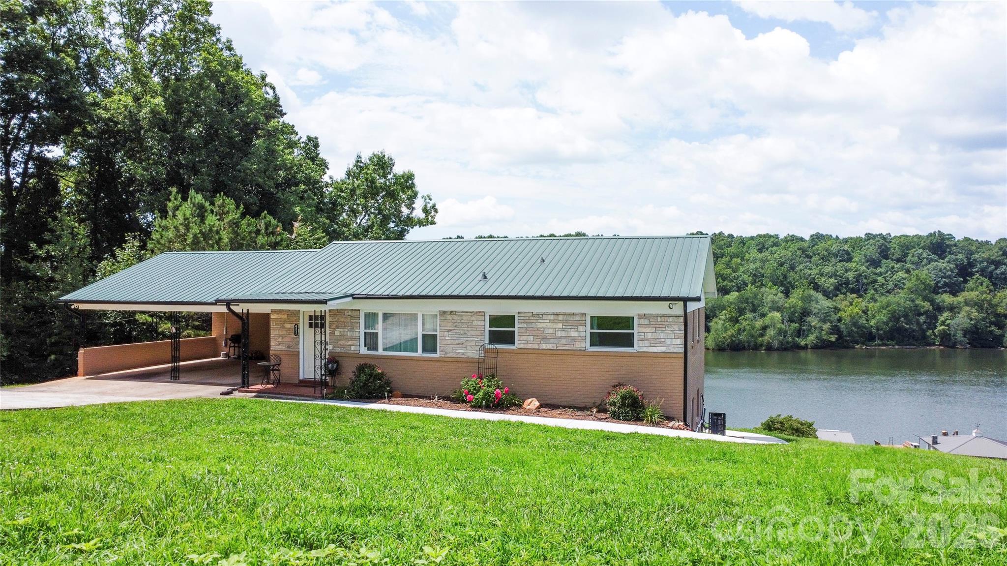 4852 Midway Sand Road, Hickory, NC. property listing photo