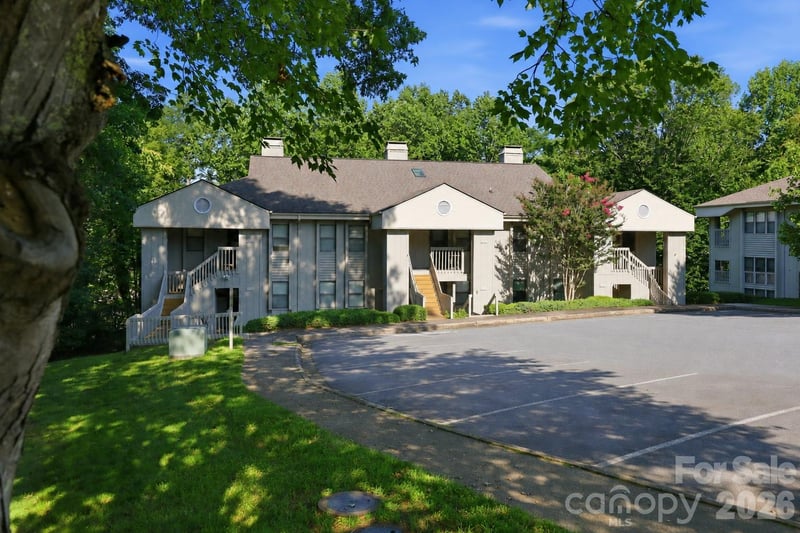 1503 Abbey Circle, Asheville, NC - 2 beds, 2 baths, 1,195 sqft - $245,000