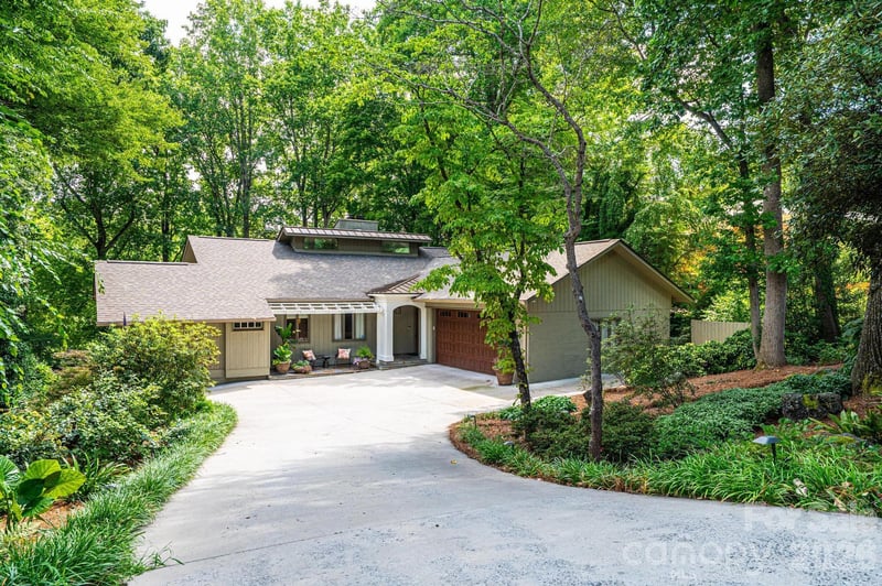 2028 10th Street Boulevard NW, Hickory, NC - 4 beds, 2.5 baths, 3,591 sqft - $599,000