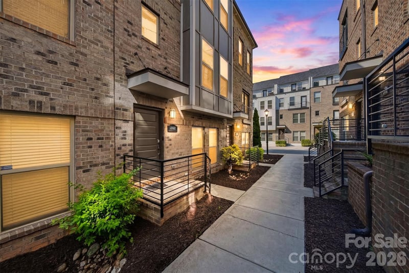 12022 Brooklyn Avenue, Charlotte, NC - 3 beds, 3.5 baths, 1,987 sqft - $540,000