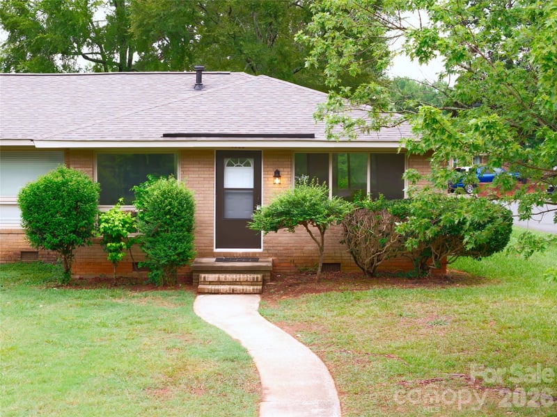 4900 Malibu Drive, Charlotte, NC - 2 beds, 1 bath, 850 sqft - $215,000