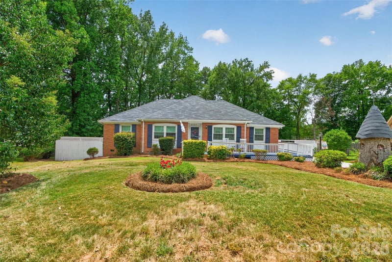 6507 Paleface Place, Charlotte, NC - 3 beds, 2 baths, 1,599 sqft - $360,000