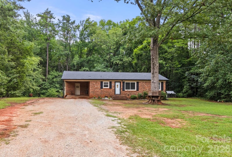 3104 University Drive, Lancaster, SC - 3 beds, 1.5 baths, 1,137 sqft - $240,000