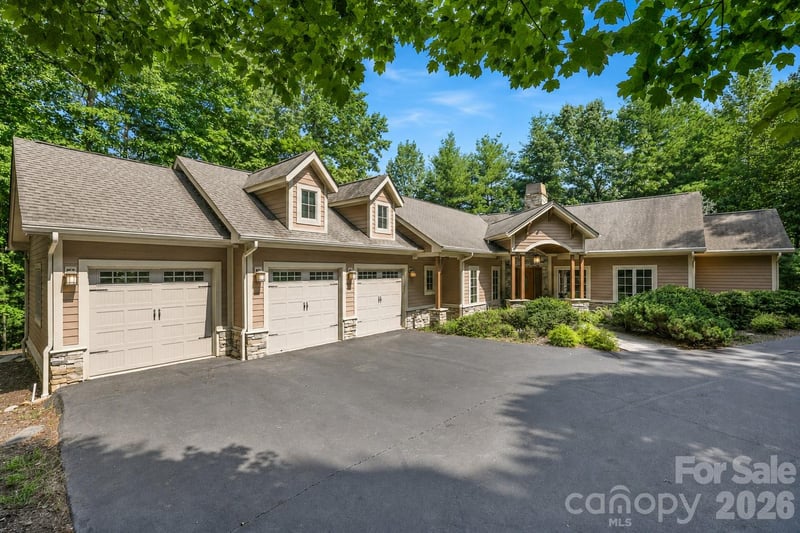 168 Chattooga Run, Hendersonville, NC - 3 beds, 4 baths, 3,604 sqft - $1,149,000