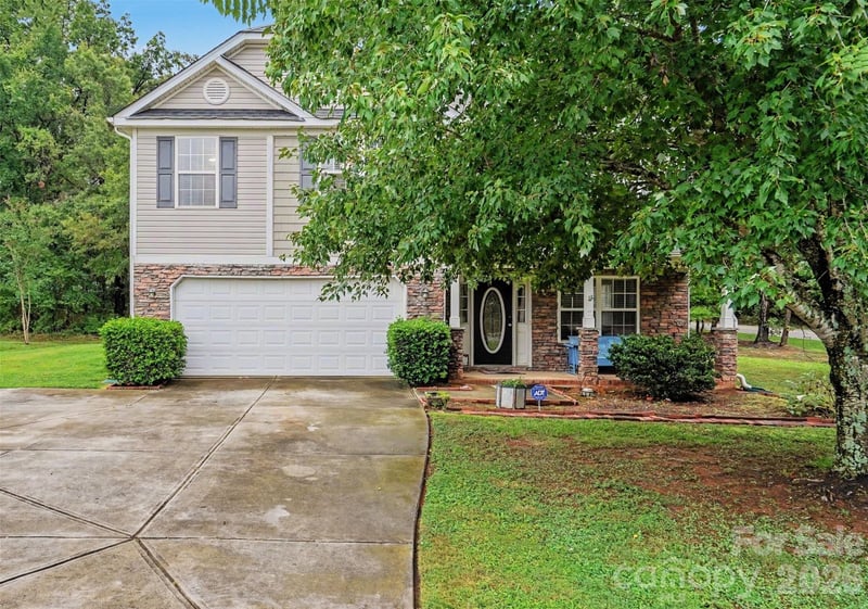 2700 Loxdale Farms Drive, Monroe, NC - 4 beds, 2.5 baths, 2,373 sqft - $425,000