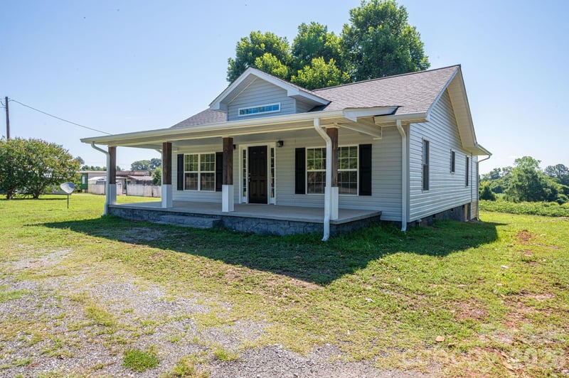 1719 S Lafayette Street S, Shelby, NC - 3 beds, 2 baths, 1,511 sqft - $307,500