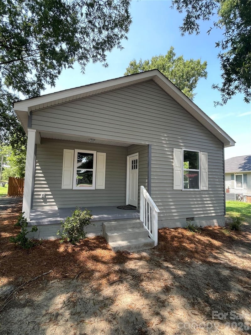 601 W Round Street, Landis, NC - 2 beds, 1 bath, 1,051 sqft - $234,000