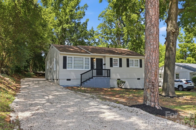 3708 Carlyle Drive, Charlotte, NC - 3 beds, 1 bath, 970 sqft - $240,000