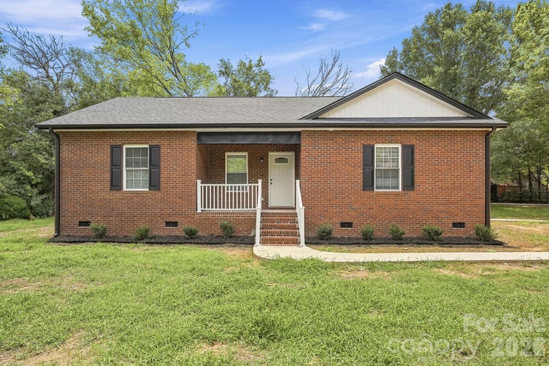 302 Hunter Street, York, SC - 3 beds, 2 baths, 1,380 sqft - $289,900
