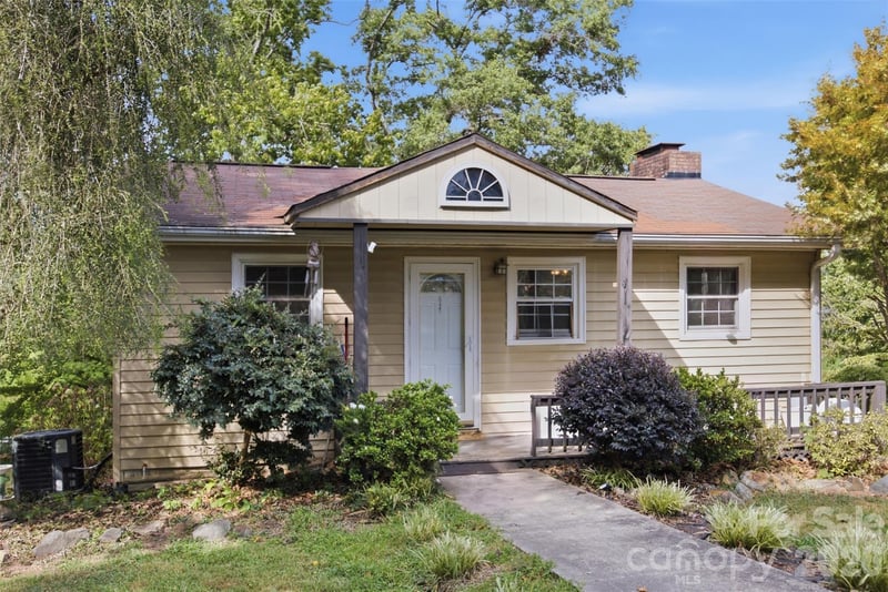 146 Duck Cove Road, Belmont, NC - 2 beds, 1 bath, 1,920 sqft - $555,000