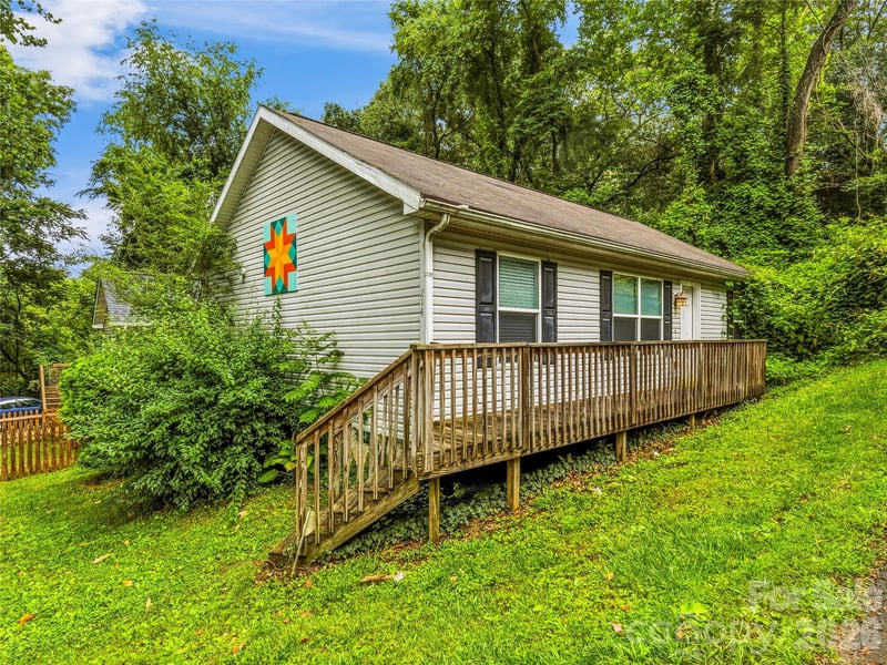 214 Short Michigan Avenue, Asheville, NC - 8 beds, 0.5 baths, 3,124 sqft - $975,000