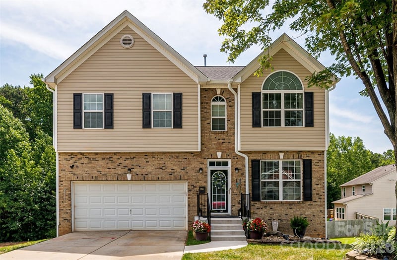 4816 Eagle Creek Drive, Charlotte, NC - 4 beds, 3.5 baths, 2,663 sqft - $460,000