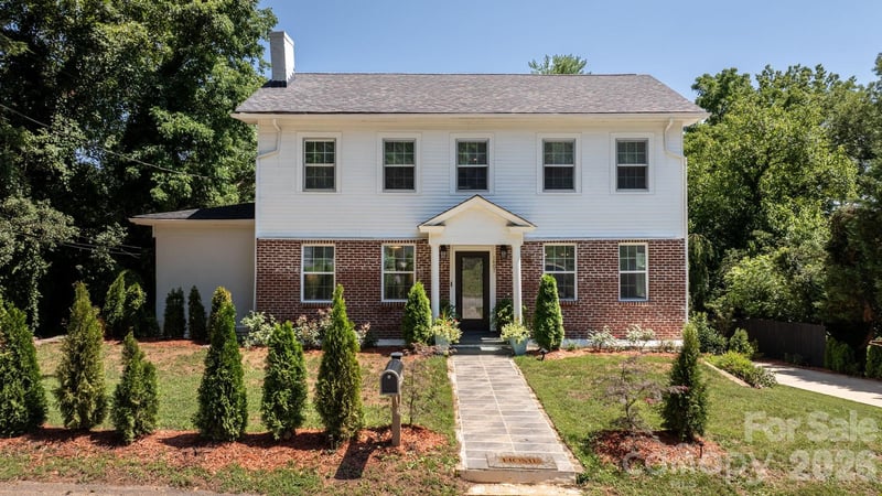 1407 Mimosa Lane NW, Lenoir, NC - 4 beds, 3 baths, 2,180 sqft - $419,000