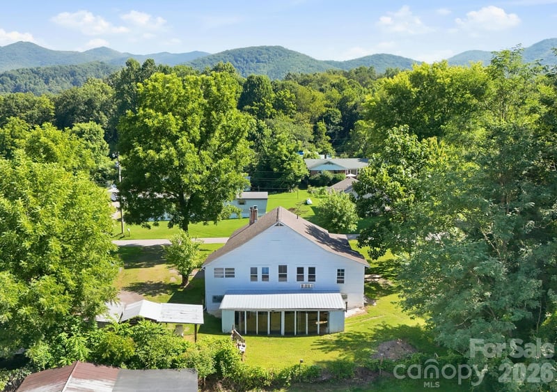 114 Old State Ten Road, Black Mountain, NC - 3 beds, 2 baths, 1,524 sqft - $215,000