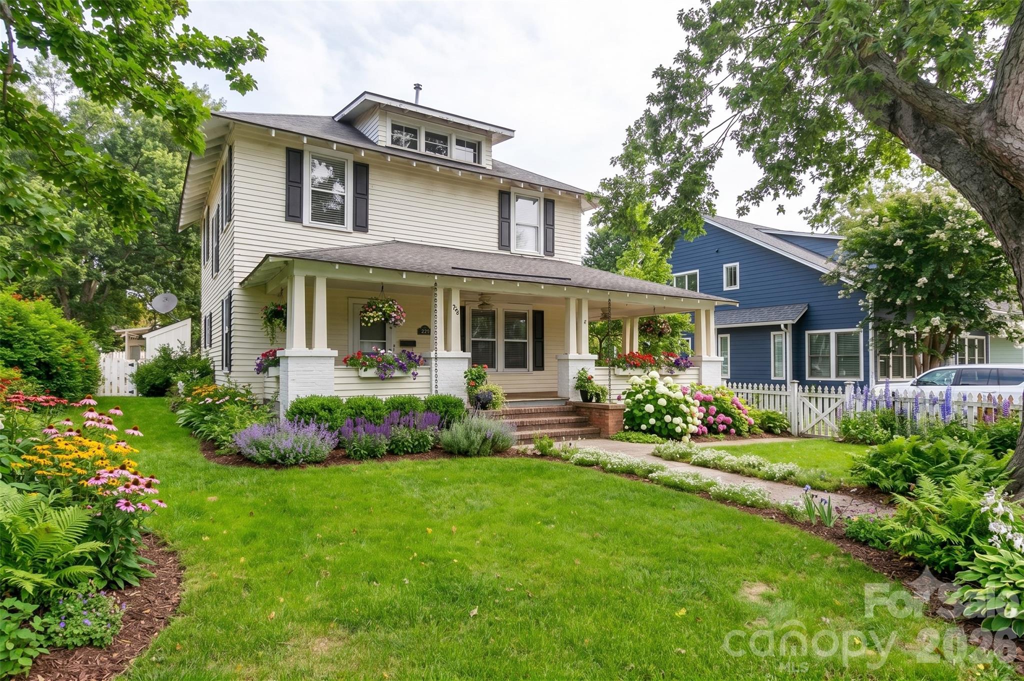 729 5th Avenue W, Hendersonville, NC. property listing photo