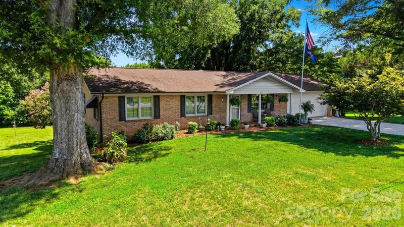 3210 W Calvin Street, Claremont, NC - 3 beds, 2 baths, 2,846 sqft - $425,000