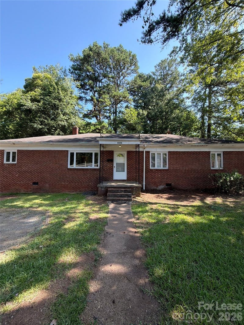 1441 Goodwin Avenue, Charlotte, NC - 2 beds, 1 bath, 865 sqft - $1,005