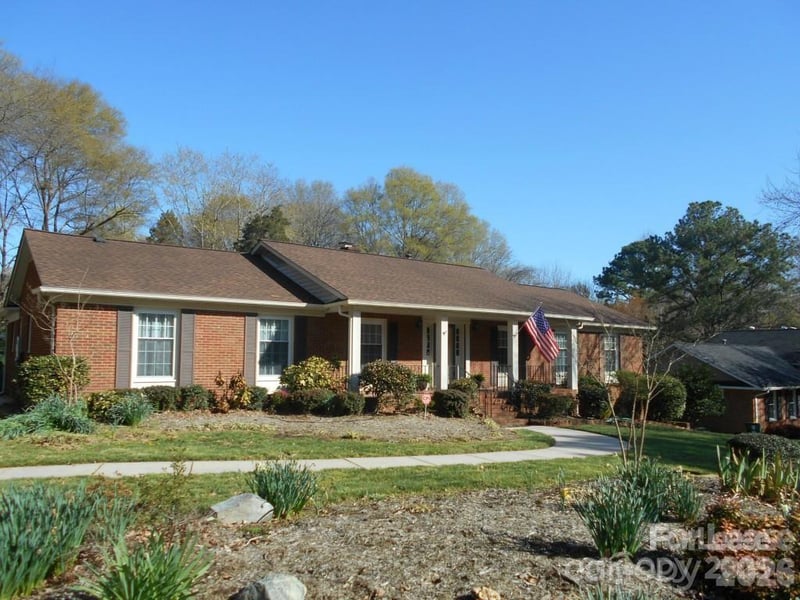 1330 E Barden Road, Charlotte, NC - 4 beds, 2.5 baths, 2,507 sqft - $2,895