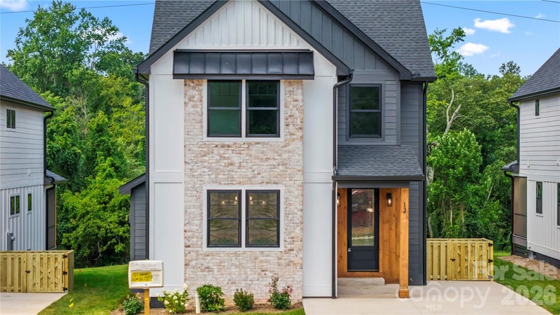 12 S Martha Kate Drive Apt 21, Hendersonville, NC - 3 beds, 2.5 baths, 1,780 sqft - $549,000