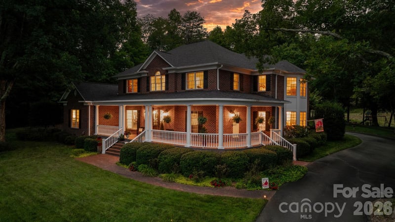 3740 Pinecrest Drive NE, Hickory, NC - 4 beds, 2.5 baths, 4,404 sqft - $967,000