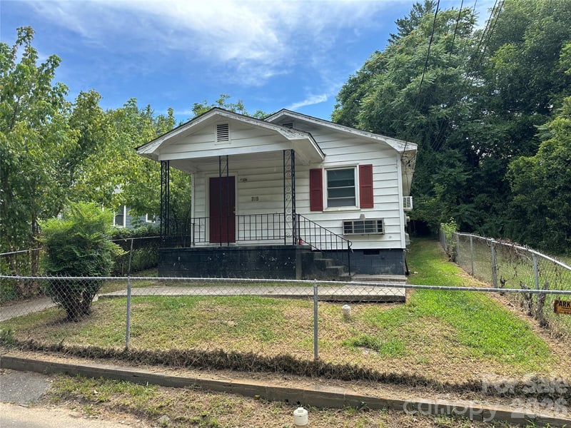 705 N Logan Street, Gastonia, NC - 2 beds, 1 bath, 900 sqft - $100,000