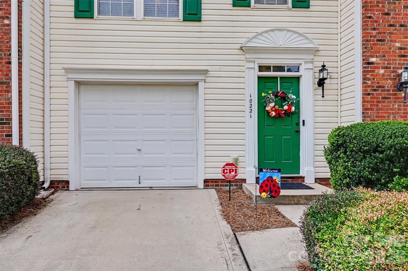 10221 Garrett Grigg Road, Charlotte, NC - 3 beds, 3 baths, 1,940 sqft - $300,000