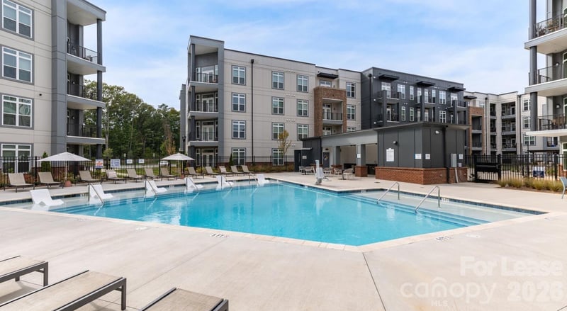 4520 Charlotte Park Drive A3, Charlotte, NC - 1 bed, 1 bath, 724 sqft - $1,650