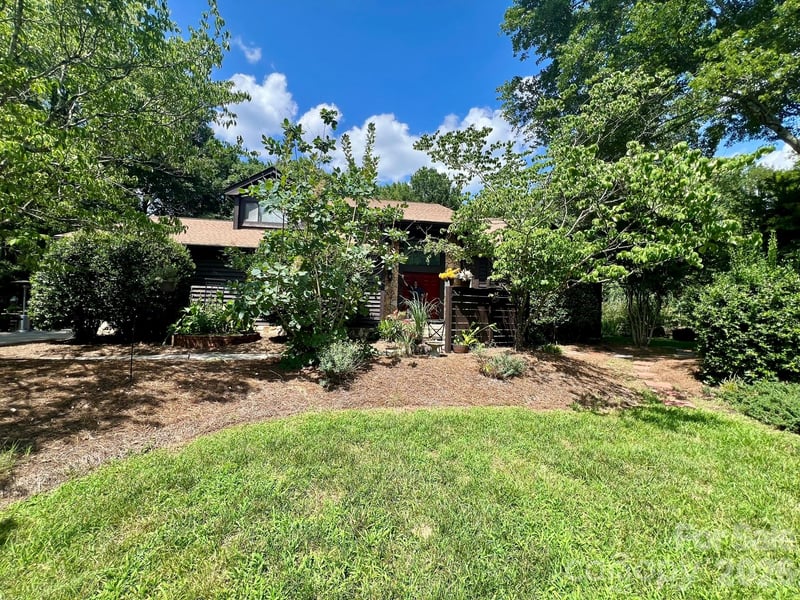 200 Foxlair Court, Matthews, NC - 4 beds, 3 baths, 3,462 sqft - $949,900