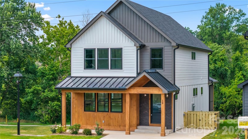18 S Martha Kate Drive Apt 22, Hendersonville, NC - 3 beds, 2.5 baths, 1,780 sqft - $549,000