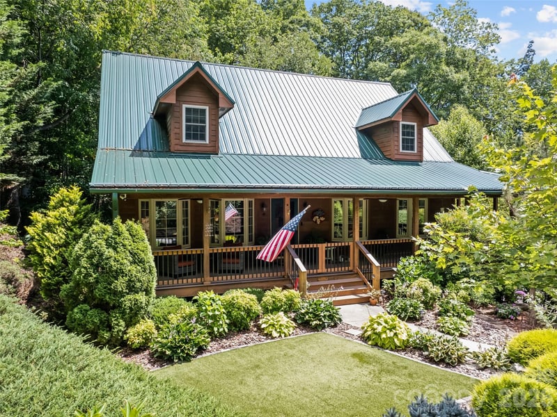612 Brannon Forest Drive, Waynesville, NC - 2 beds, 3.5 baths, 3,229 sqft - $749,000