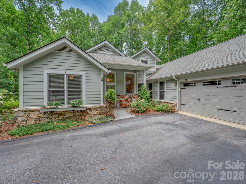 104 Little Cherokee Ridge, Hendersonville, NC - 4 beds, 4 baths, 4,000 sqft - $1,025,000