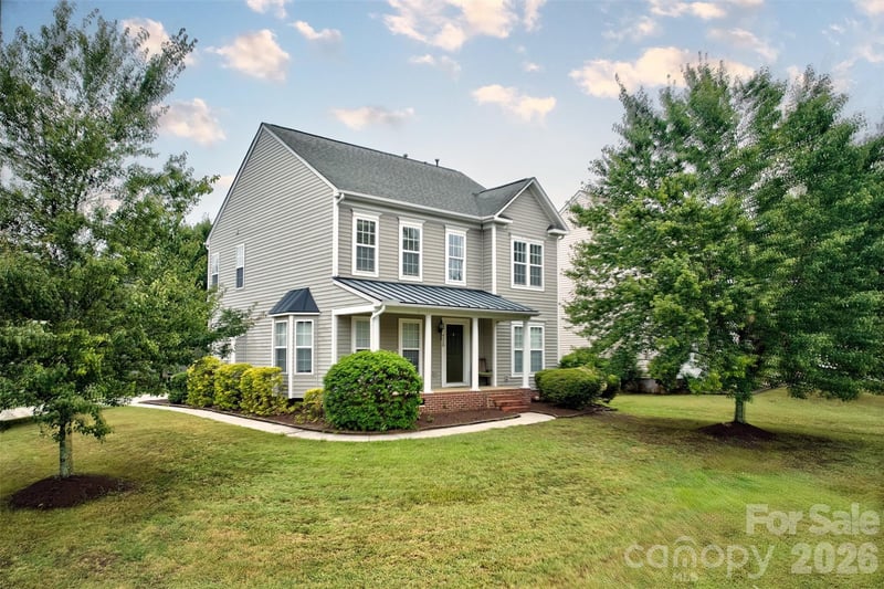 4960 Summerside Drive, Lake Wylie, SC - 4 beds, 3.5 baths, 2,800 sqft - $475,000