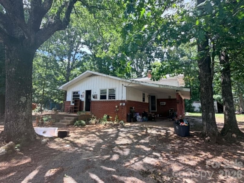1663 Harris Henrietta Road, Forest City, NC - 3 beds, 2 baths, 1,608 sqft - $129,000