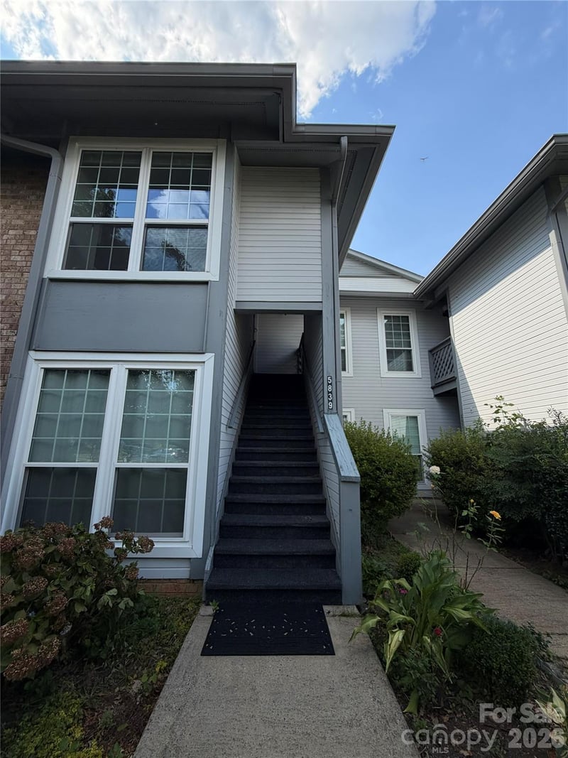5839 Harris Grove Lane, Charlotte, NC - 2 beds, 2 baths, 1,124 sqft - $172,999