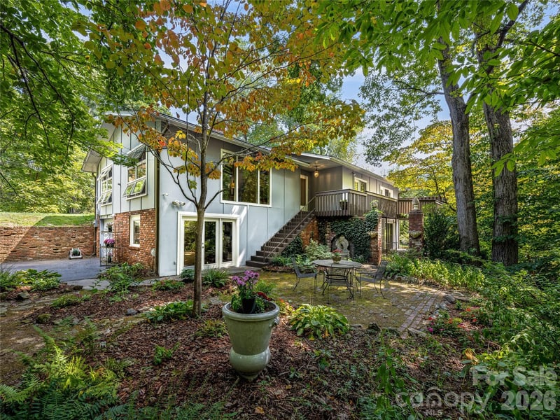 5 Hillcrest Road E, Asheville, NC - 4 beds, 3 baths, 3,029 sqft - $949,000